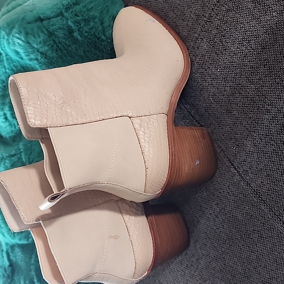 Pour Victoire Leather Heeled Chelsea Boot - Picture 3 of 3